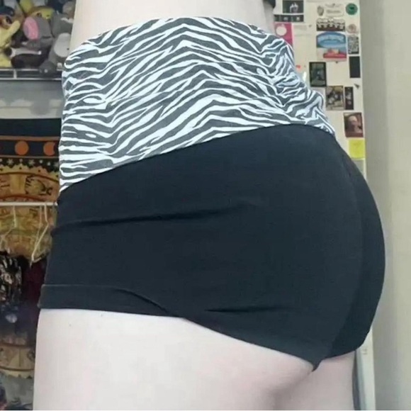 Zebra print waistband mini shorts! Cute perfect casual outfit work out Leggings - Picture 2 of 2